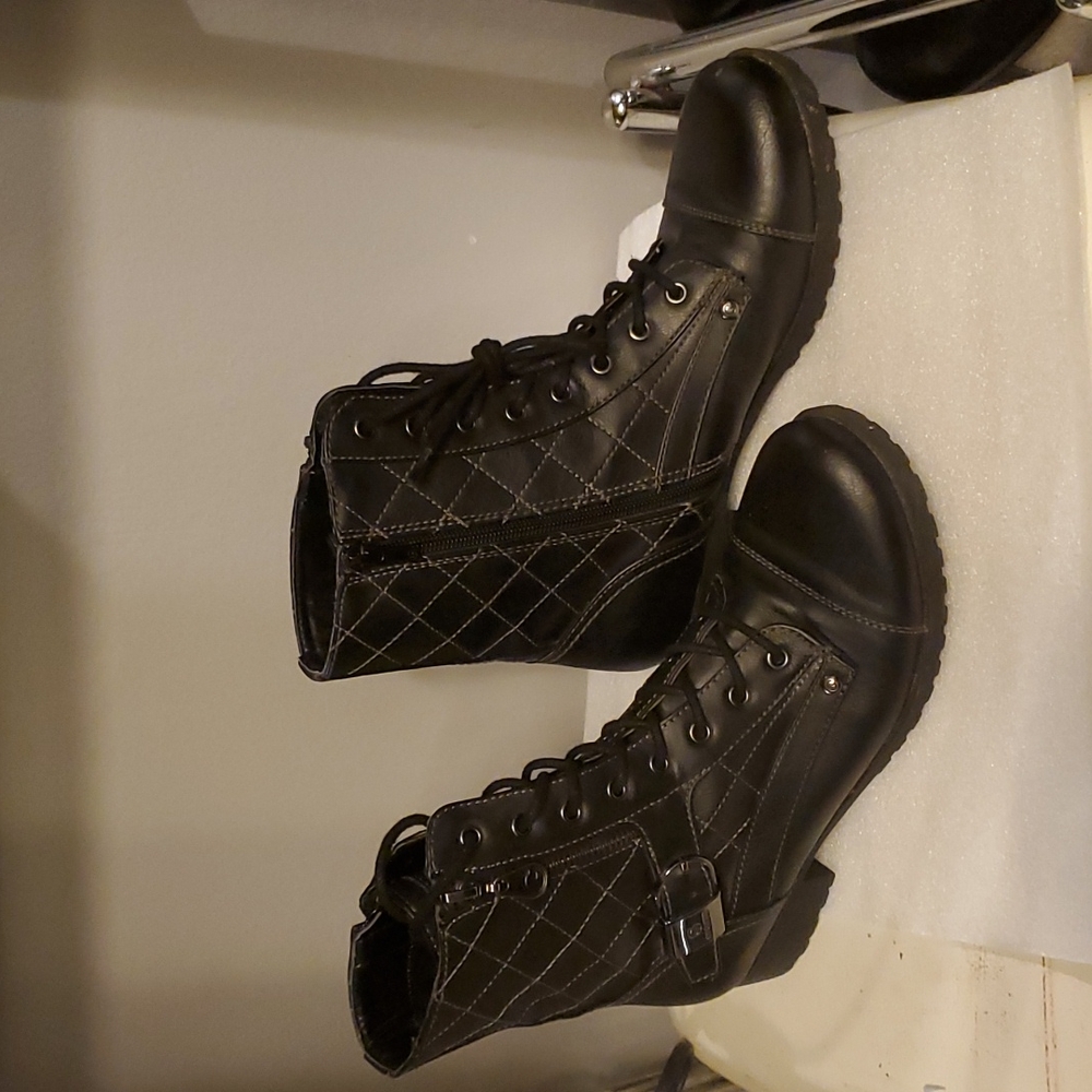 Guess ankle boots
